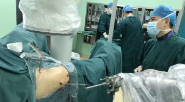 智慧骨科丨“老人股骨颈骨折，不愿做关节置换怎么办？”必威官方首页官网betway骨科机器人显身手！