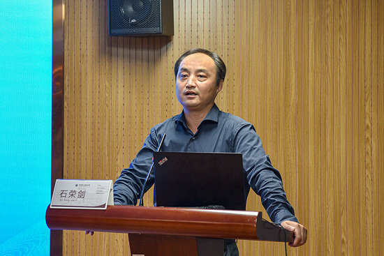 <a href='http://www.sararz.com/a/1471.html' target='_blank'><u>石荣剑</u></a>